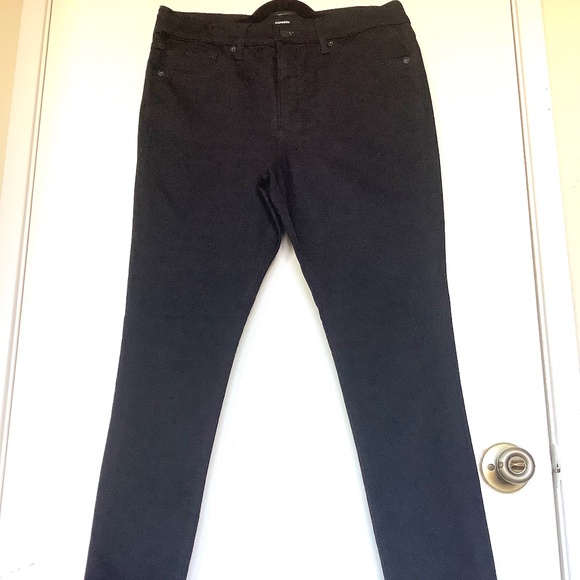 Express (NWOT) Knit Supersoft Skinny Mid Rise Jeans - Picture 2 of 7